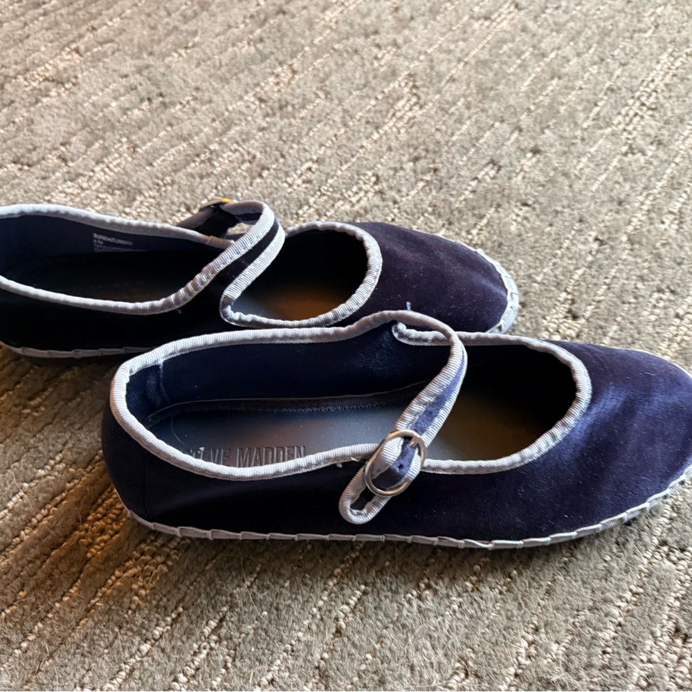 Steve Madden "Lyra" Velvet Mary Jane Flat.